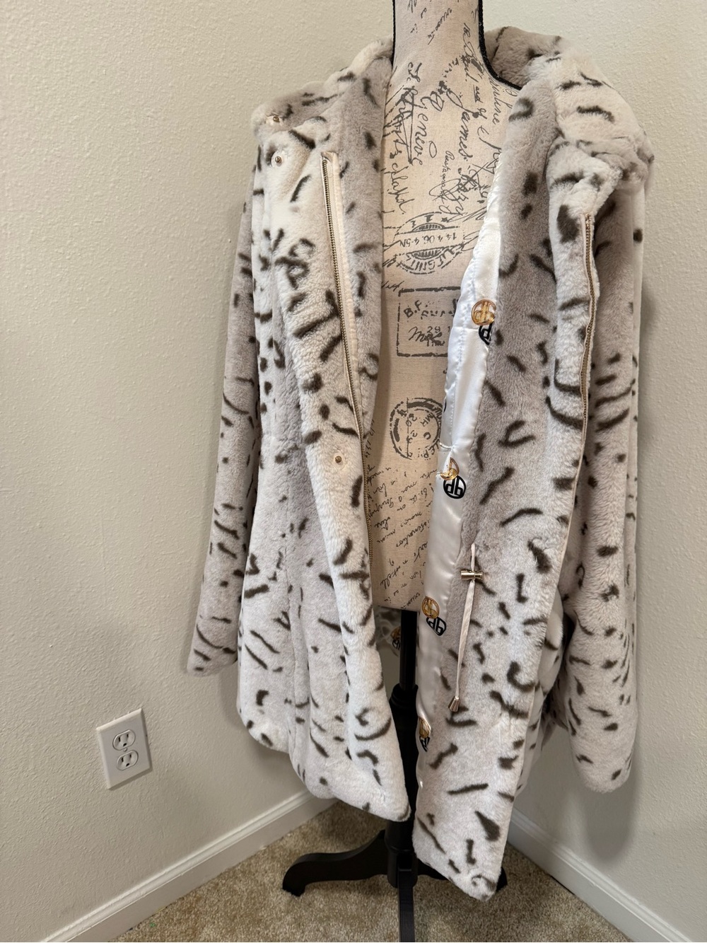 dennis basso Cream Faux Fur Hooded Coat with Dark Speckle Pattern - Picture 3 of 12